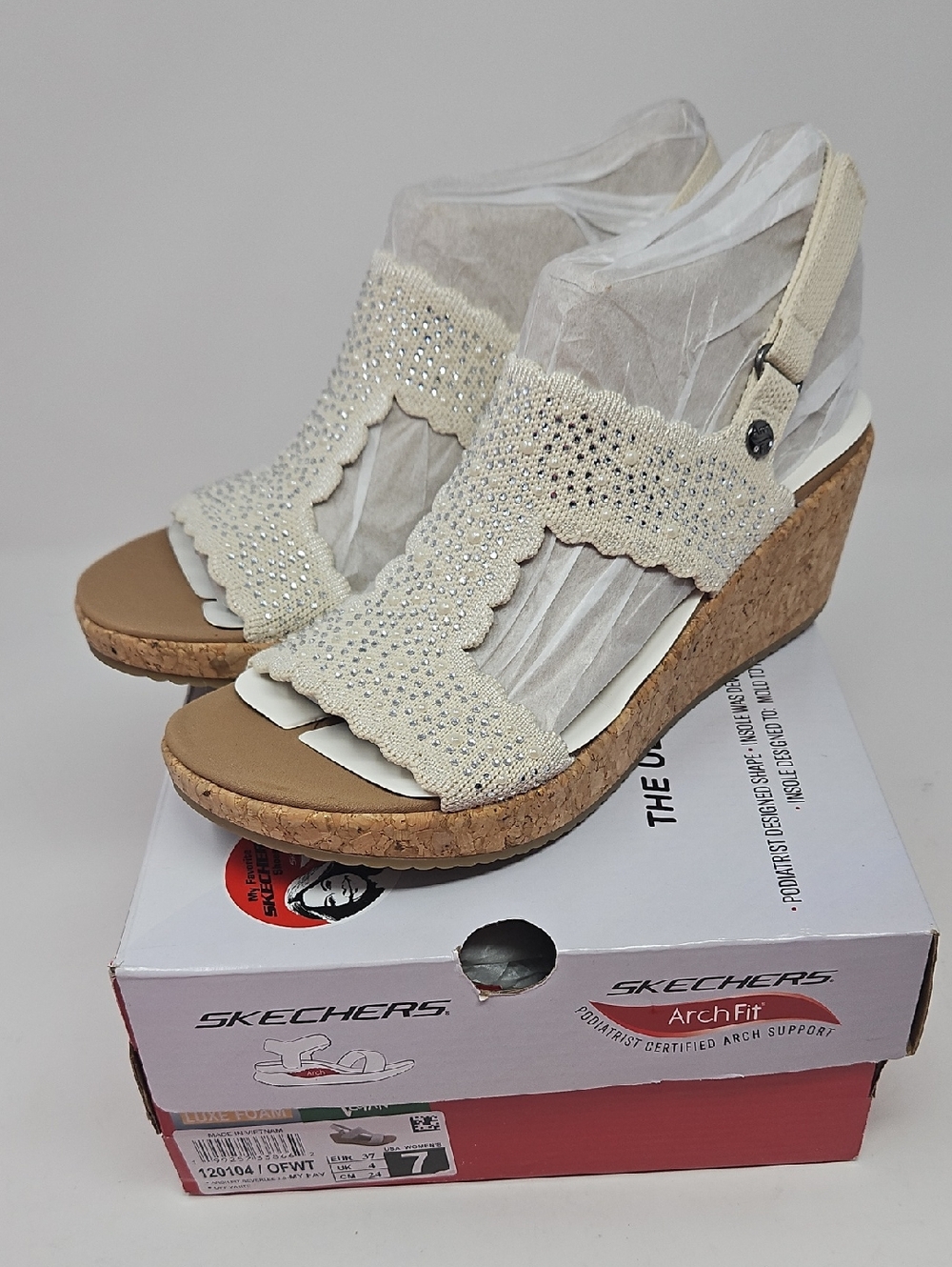 Skechers Arch Fit Beverlee 2.0 My Fav In A Size 7, Off-White Color